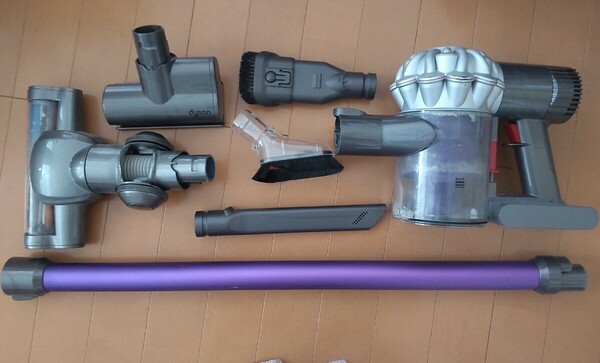 送料込み！ dyson(ダイソン) 掃除機 サイクロンコードレスクリーナー DC61/バッテリー1度交換済み