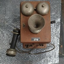 アンティーク 昭和レトロ 木製 壁掛け電話機 デルビル 手回し式電話機　北陸電気通信　_画像1