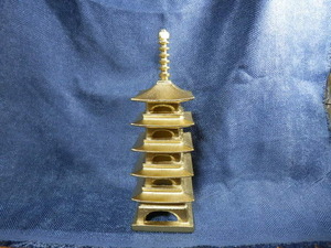 黄金の　五重塔　Golden five-step roofs pagoda