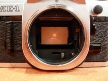 c015 Canon キャノン AE-1 一眼レフフィルム カメラ Size:約 幅14.5x高さ8.5x奥行4.5㎝ シャッター・巻上げ OK /60_画像9