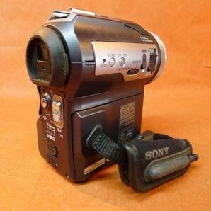 c012 SONY Handycam ハンディカム ビデオカメラ DCR-PC300 充電器付属 寸法：約幅6㎝ 高さ12㎝ 奥行12㎝/60の画像5