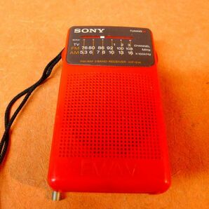 c245 SONY ICF‐S14 FM/AM ラジオ レッド サイズ:幅約7cm 高さ約3cm 奥行約12cm/60の画像1