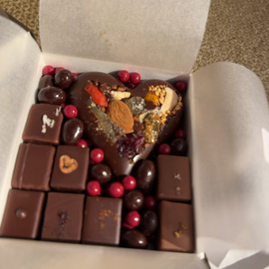 ベルギー購入★HD★ Hilde Devolder Chocolatier ヒルデ・デヴォルダー ★mixチョコレート の画像1