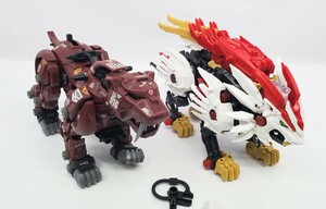 ZOIDS ワイルドライガー ゾイドワイルド 組立済み 旧ゾイド プラモデル　サーベルタイガー ゾイド