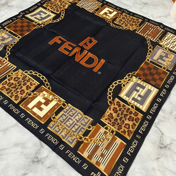 FENDI フェンディ　スカーフ　ハンカチ　