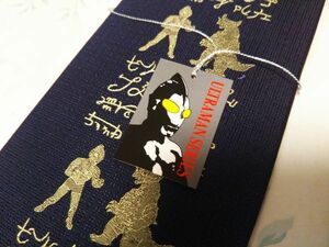 安値スタート！　未使用・保管品　ネクタイ　ULTORA MAN ウルトラマン・ゴモラ　PURE SILK 　95㎜　黒地にゴールド系