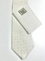 フォーマルネクタイ／日本製シルク100％（ポケットチーフ付き)シルバー系ネクタイ_画像2
