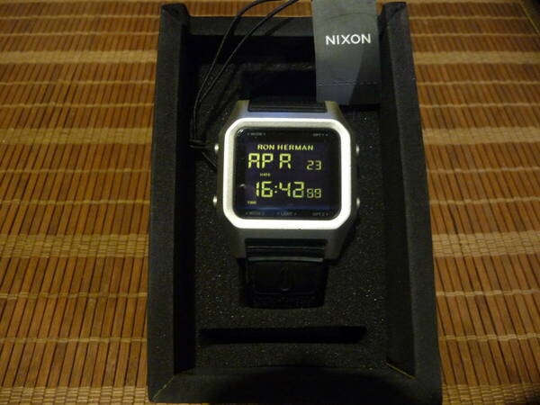 NIXON　for RHC &#34;STAPLE&#34;　ニクソン×ロンハーマン　コラボ　セカンドモデル　裏蓋ロゴ入り　ベルクロベルト