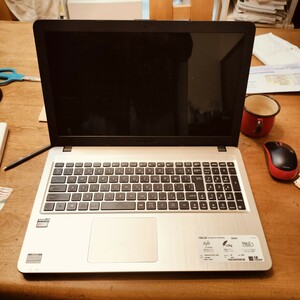 15.6型 Windows10 ASUS D540Y AMD-E1/500GB/4GB/DVD/Wi-Fi ノートパソコン 中古