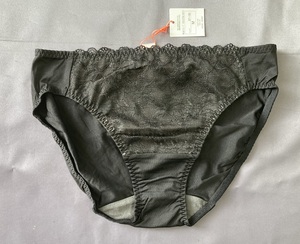 AMO'S STYLE BY Triumph　Mサイズ・BLACK花柄　ショーツ　アモスタイルレース　プライスタグカット品10212796-M014