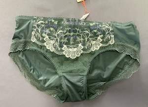 AMO'S STYLE BY Triumph　Mサイズ・グリーン色花柄　ショーツ　アモスタイルレース　プライスタグカット品10210548-M010