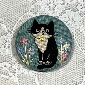 B61 ハンドメイド　刺繍ブローチ　猫