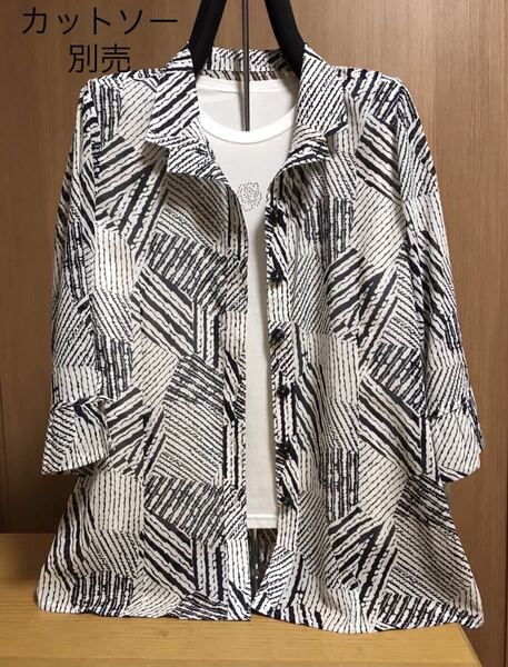 [新品] 激安・在庫処分　LL　綿100% ミセスジャケット　婦人ジャケット　レディースジャケット　8分袖　日本製素材　紺x白柄