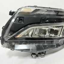 【美品】ステー・本体 破損無し トヨタ ヴォクシー ZRR80 ZRR85 ZWR80 LED 純正 ヘッドライト 左 VOXY 80/85 ICHIKOH 28-240 _画像2