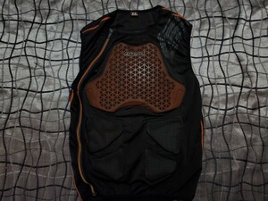 【LL】HYOD プロテクトベスト 胸背中タイプ　HRZ914D HYOD D3O AIR PROTECT VEST ¥29,590　インナーにも