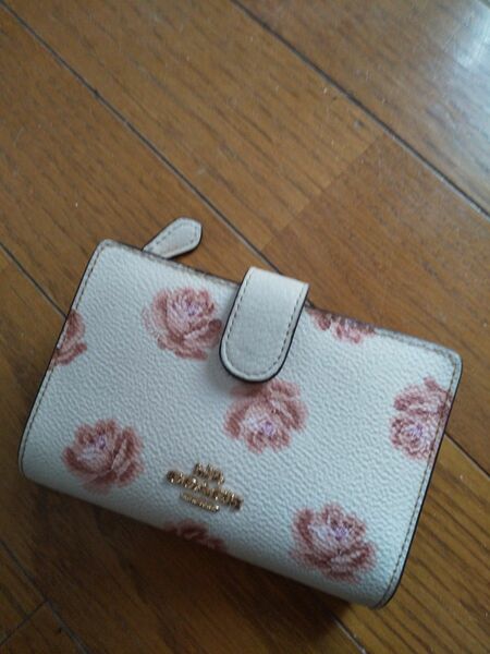 本日限定価格！COACH コーチ 花柄二つ折り財布薔薇財布