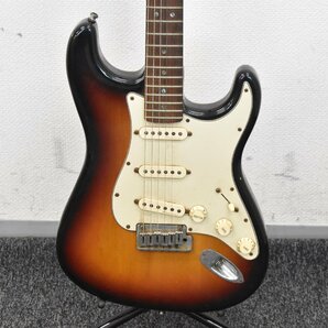 Σ2052 中古品 Fender USA American Deluxe STRATOCASTER フェンダー エレキギター ＃DZ3111746の画像2