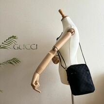 極美品 GUCCI グッチ レザーショルダーバッグ＊レディース メンズ ブラック 黒 牛革 本革 肩掛け 斜め掛け GG クロスボディ ポシェット _画像5