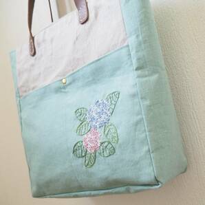 exit_deguchi ハンドメイド 手刺繍バッグ 紫陽花 あじさい トートバッグ   新品 長期保管品 綿麻生地の画像9