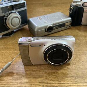 デジタルカメラ4台とフィルムカメラ1台のセット出品です。この機会に是非Nikon、OLYMPUS 、富士フイルム、リコー、Canon PENTAX KONICA の画像2