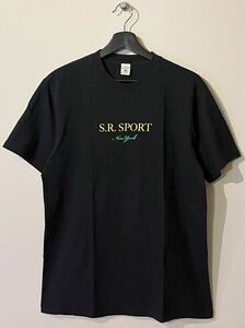 Sporty & Rich / WIMBLEDON TEE / SIZE:M / BLACK / UNISEX / スポーティアンドリッチ / 半袖ロゴTシャツ / BEAUTY&YOUTH購入