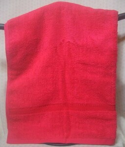 【ドレスコード：レッド！】日本製　綿100%　パイル　バスタオル＜赤無地：約７０×１２８ｃｍ＞【大きい　タオル】【赤　バスタオル】