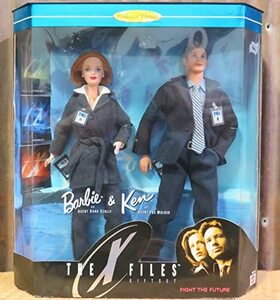 【中古】The X-Files Barbie & Ken Giftset by Fight the Future