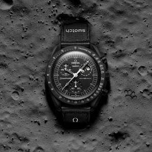 Snoopy joins MISSION TO THE MOONPHASE OMEGA×Swatch BIOCERAMIC MoonSwatch “NEW MOON”の画像5