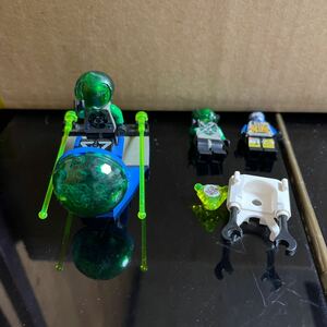 (希少 入手困難)レゴ LEGO 宇宙シリーズ 1998年 #6903 小型インセクトクラフト プラスフィギュア2体 付属品 写真の物が全てです。 完成品