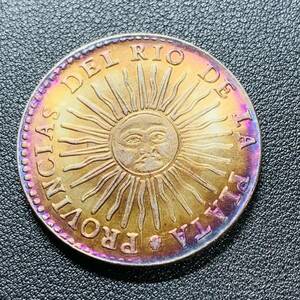 銀貨　古銭　アルゼンチン　1835年　リオデラプラタ　太陽　顔　手を繋ぐ　 8レアル　記念幣　コイン　硬貨　貿易銀