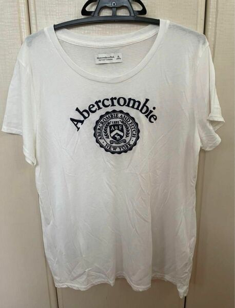 Abercrombie & Fitch アバクロ　白Tシャツ トップス　夏服