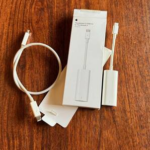 Apple Thunderbolt 3（USB-C）- Thunderbolt 2 アダプタ 【おまけ付き】MMEL2AM/Aの画像1