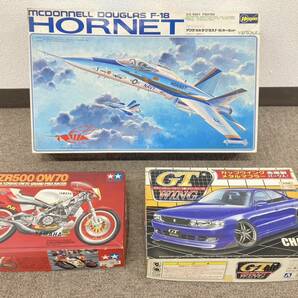 B◆Hasegawa F-18ホーネット 1/32 TAMIYA YZR500 OW70 1/12 AOSHIMA チェイサーツアラーV 92年式 1/24 プラモデル 3点 まとめ ◆の画像1