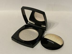 I4D394* as good as new * Chanel CHANEL Pooh duru lumiere 40 white opal face powder 8.5g