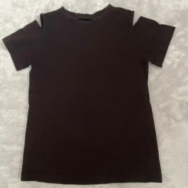 GU デザイントップス　 Tシャツ 半袖Tシャツ 半袖 黒ブラック 子供服　シンプル　肩スリット