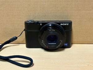 SONY／ ソニ　デジタルスチルカメラ　DSC-RX100　　Li-ion　Carl Zeiss　Vario Sonnar T*　1,8-4,9/10,4-37,1　ジャンク!