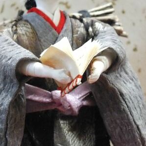 二宮金次郎 ニノキン 勉強熱心 日本人形 置物 ガラスケース付 昭和レトロ インテリア 市松人形 着物 コレクション 飾り の画像4