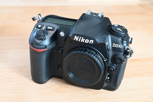 Nikon D200 ボディ + Nikon AF-S DX NIKKOR 18-200mm F3.5-5.6 G ED VR