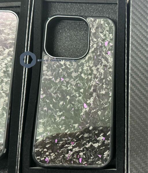 限定販売　iPhone 15Pro 用　スマホケースカバー　フォージド　パープル　カーボン　 マグセーフ対応ケース耐衝撃　バンパーカバー　紫