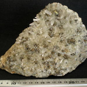 国産鉱物：黄銅鉱・水晶 栃木県日光市足尾鉱山産 約1.3kgの画像1