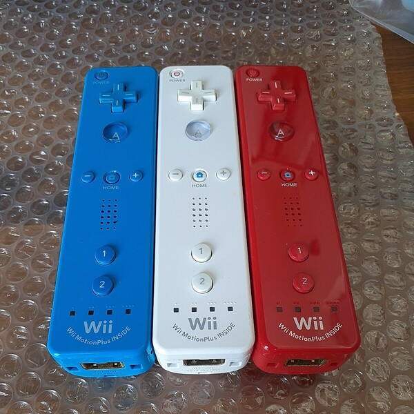  Wiiリモコンプラス　青　白　赤　ブルー　レッド　３本セット　動作品　送料無料