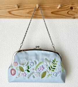 がま口ポーチ＊ハンドメイド 手刺繍 ハンドバッグ お花の刺しゅう