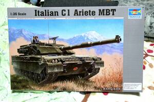 トランぺッター 1/35 イタリア主力戦車C1アリエテ 未組立 定形外可 同梱可