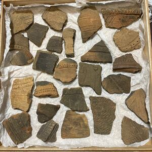 群馬県沼田市付近で表面採集、発掘された土器片　25点です。縄文土器 回収品 