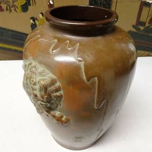 鋳銅 甕垂 獅子紋 飛州 銘 花瓶 花器 高さ24cm 重さ2kg/古玩骨董古美術茶道具の画像3