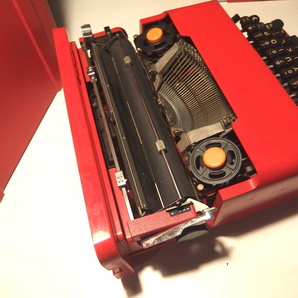 名品 オリジナルビンテージ MoMA収蔵 スペイン製 オリベッティ バレンタイン ソットサス Olivetti Valentine Ettore Sottsassの画像4