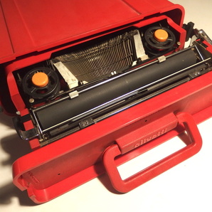 名品 オリジナルビンテージ MoMA収蔵 スペイン製 オリベッティ バレンタイン ソットサス Olivetti Valentine Ettore Sottsassの画像6