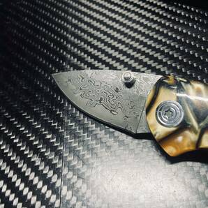 超高品質 アウトドア 折りたたみナイフ ダマスカス鋼刃 サバイバルナイフ 82g 野外 ハイキング の画像2