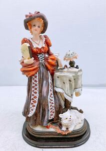 西洋人形 重さ約1kg 高さ約26.5cm ドール 置物 アンティーク 女性 木製土台つき インテリア オブジェ コレクション 西洋 陶器 人形