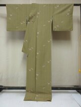 1円 良品 化繊 着物 洗える 小紋 黄土色 桜吹雪 独楽 高級 袷 身丈162cm 裄65cm【夢職】★★★_画像3